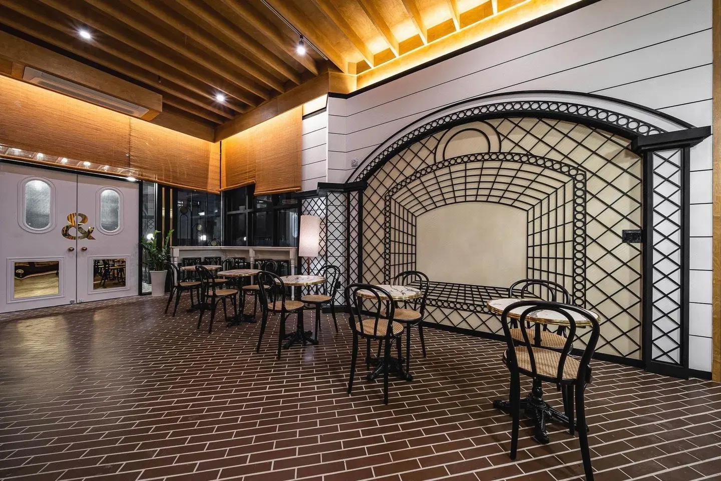 HOUND HOTEL SIGNATURE LOUNGE_LOBBY