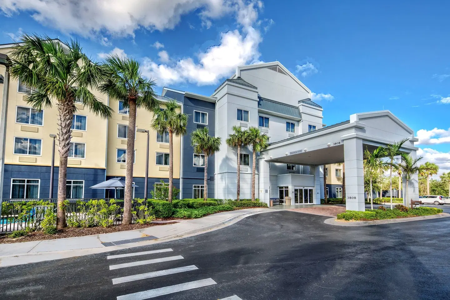 Fairfield by Marriott Inn & Suites Naples EXTERIOR