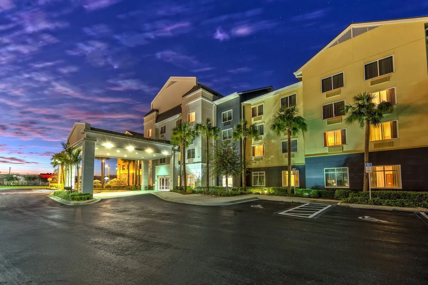 Fairfield by Marriott Inn & Suites Naples EXTERIOR