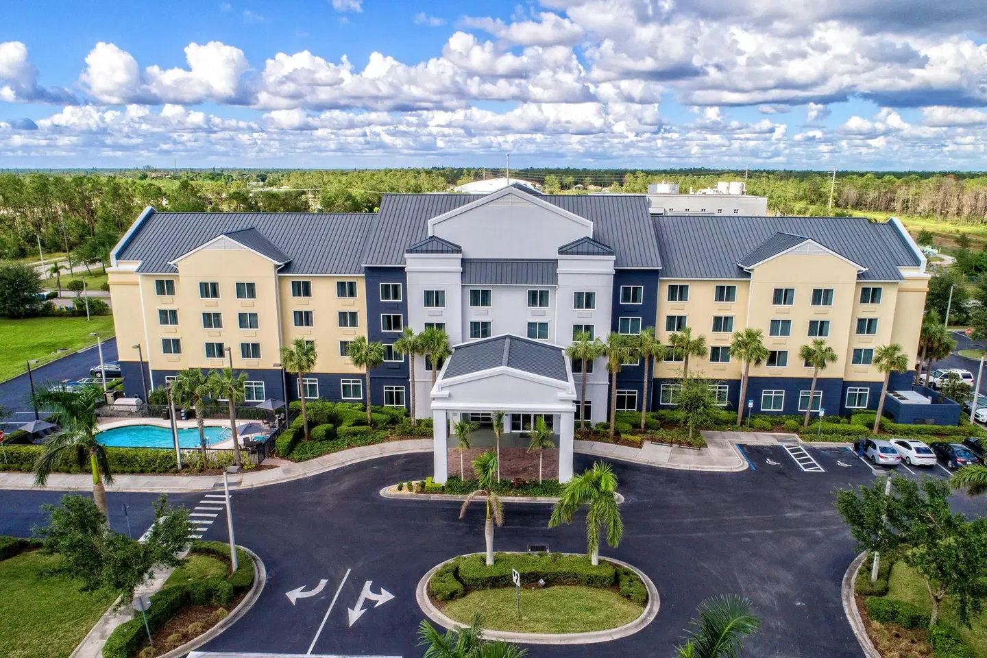 Fairfield by Marriott Inn & Suites Naples EXTERIOR