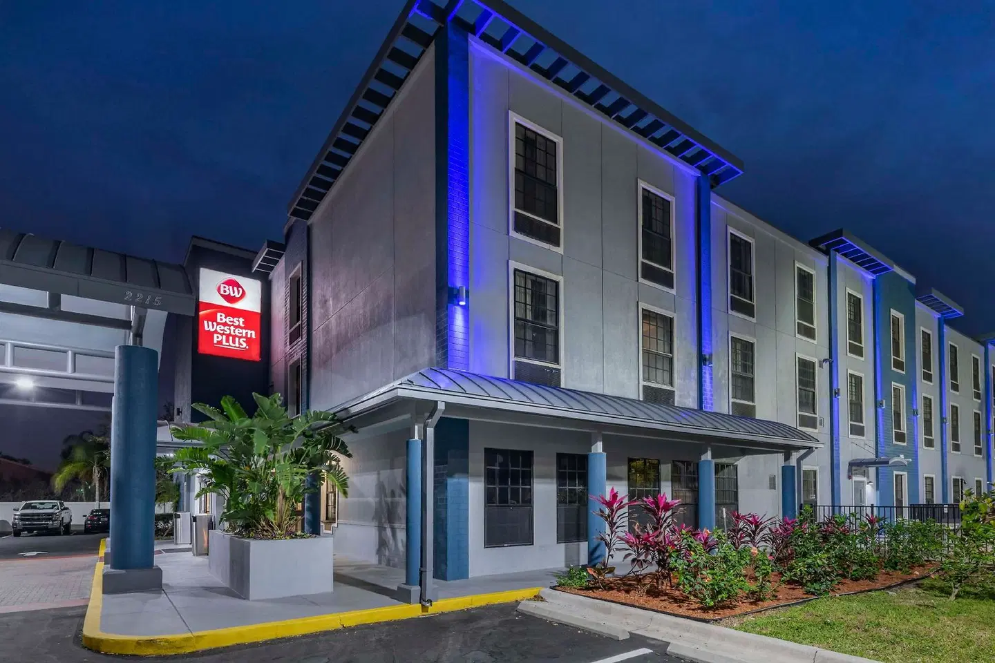 Best Western Plus Bradenton Gateway Hotel EXTERIOR
