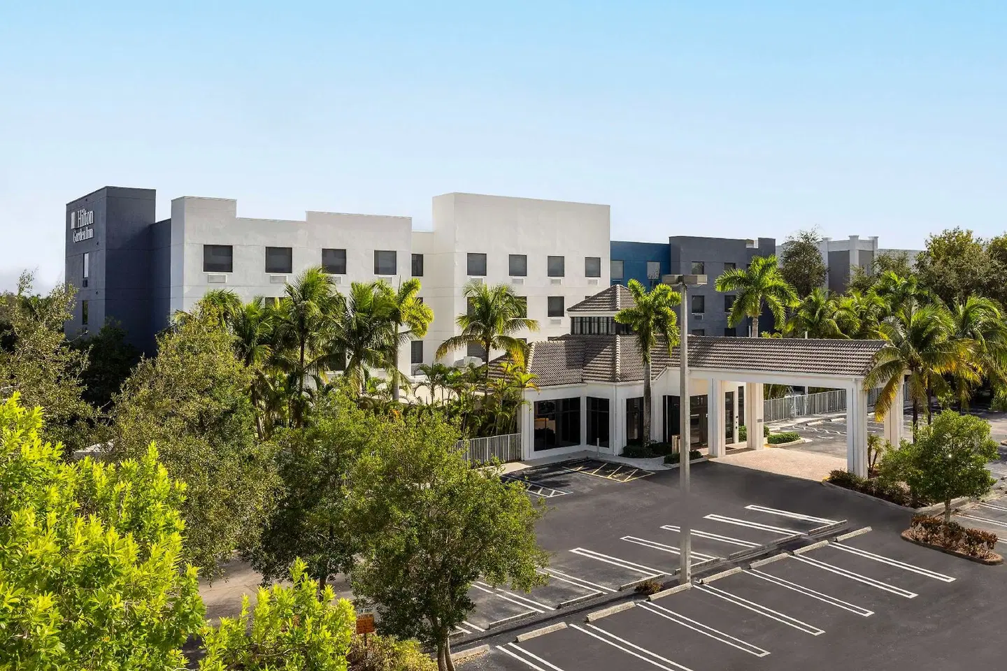 Hilton Garden Inn West Palm Beach Airport EXTERIOR