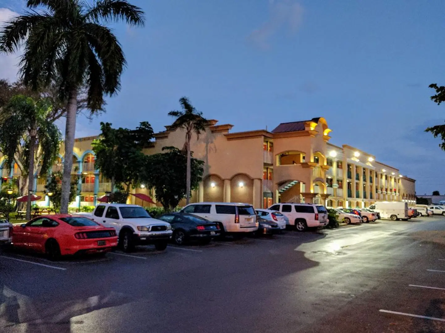 Red Carpet Inn Airport Fort Lauderdale EXTERIOR