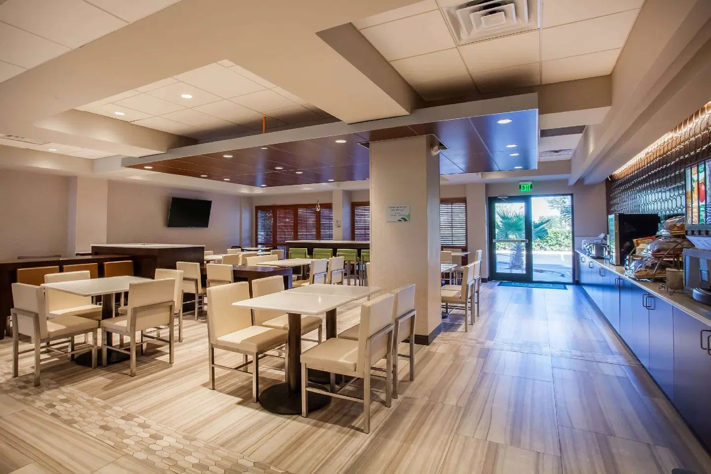 Wingate by Wyndham Orlando International Airport Bar