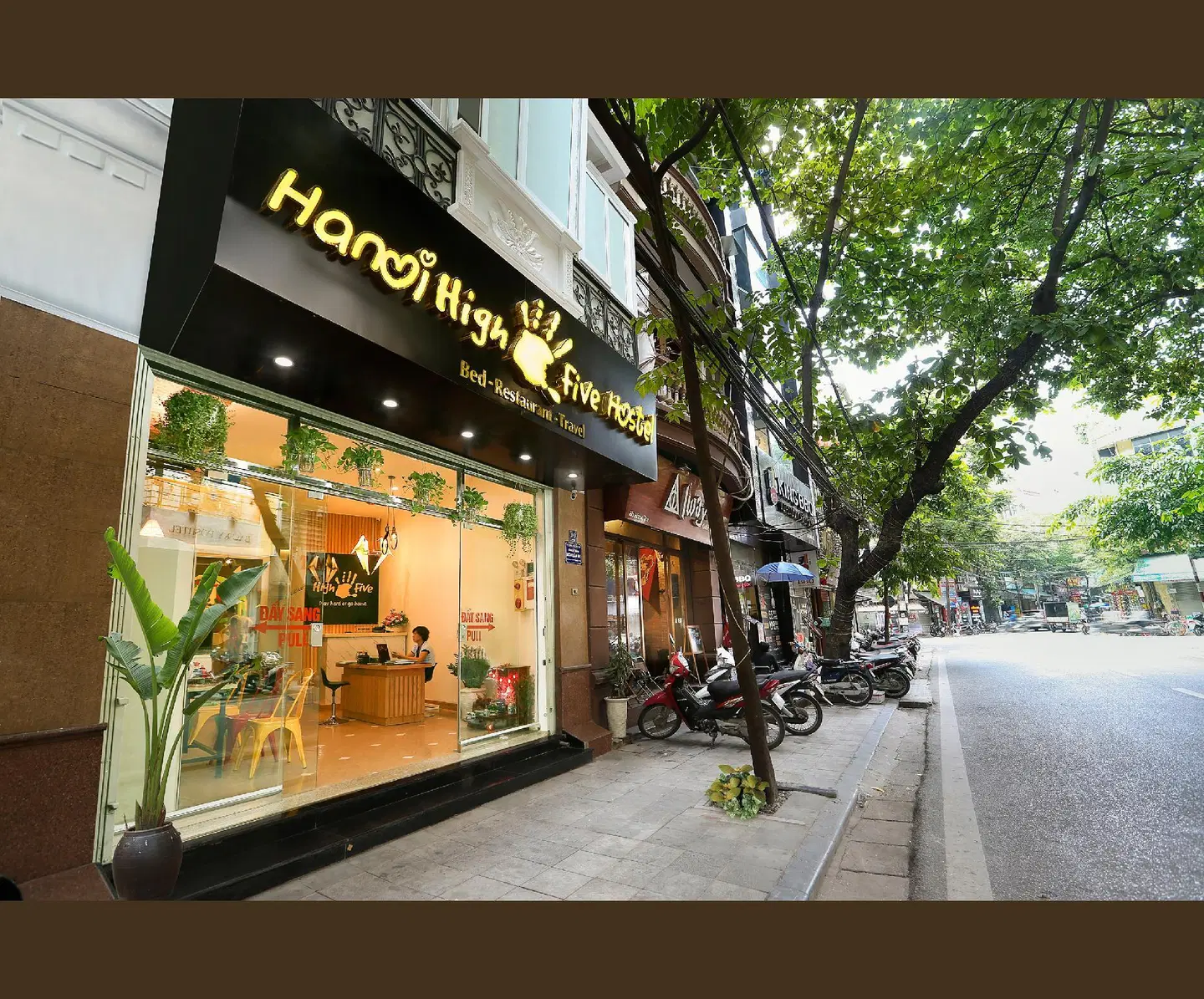 Hanoi High Five Hostel Bar