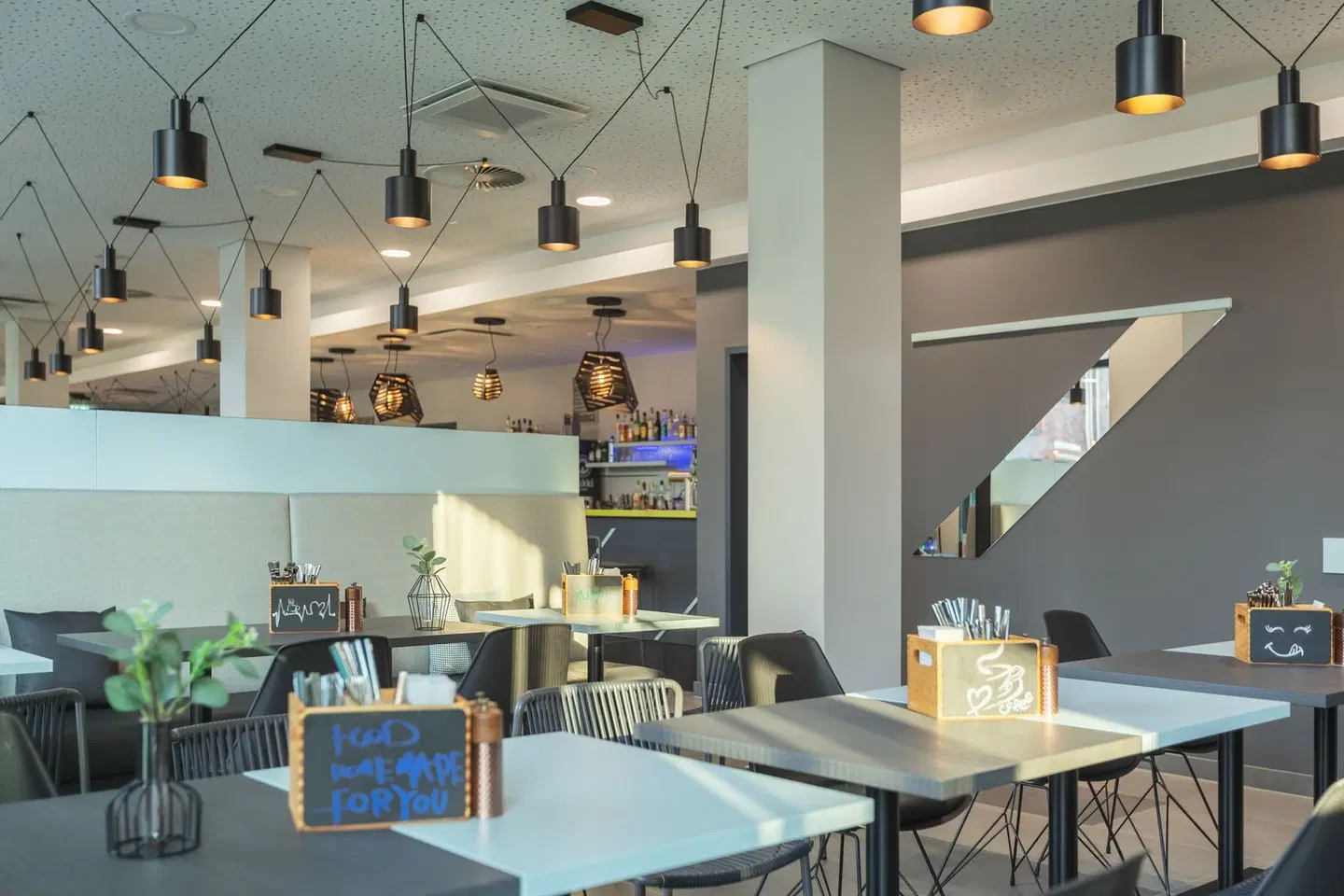 Holiday Inn - the niu, SEVEN DUSSELDORF OST by IHG LOUNGE_LOBBY