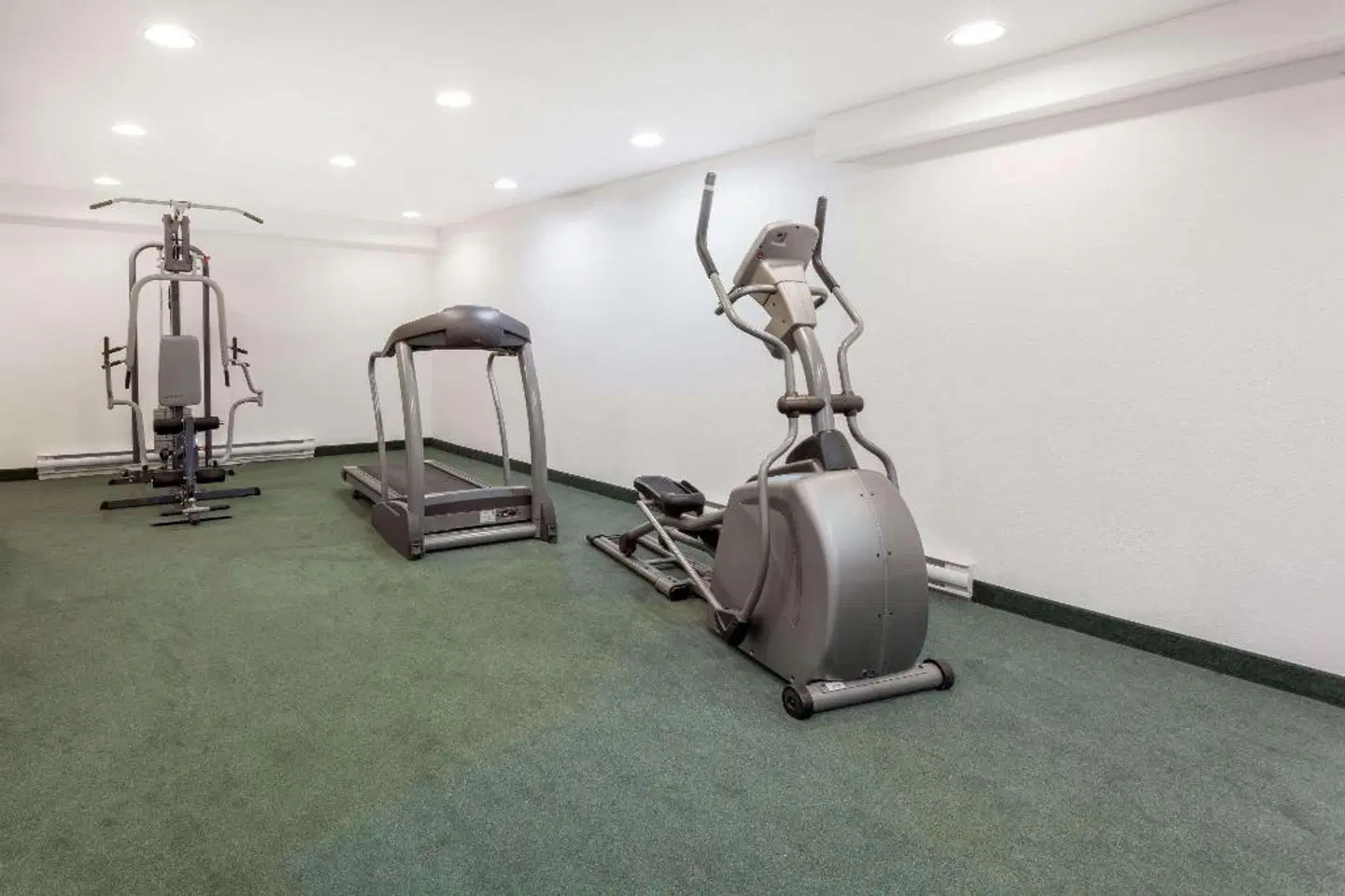 Super 8 by Wyndham Pincher Creek AB SPORTS_AND_LEISURE