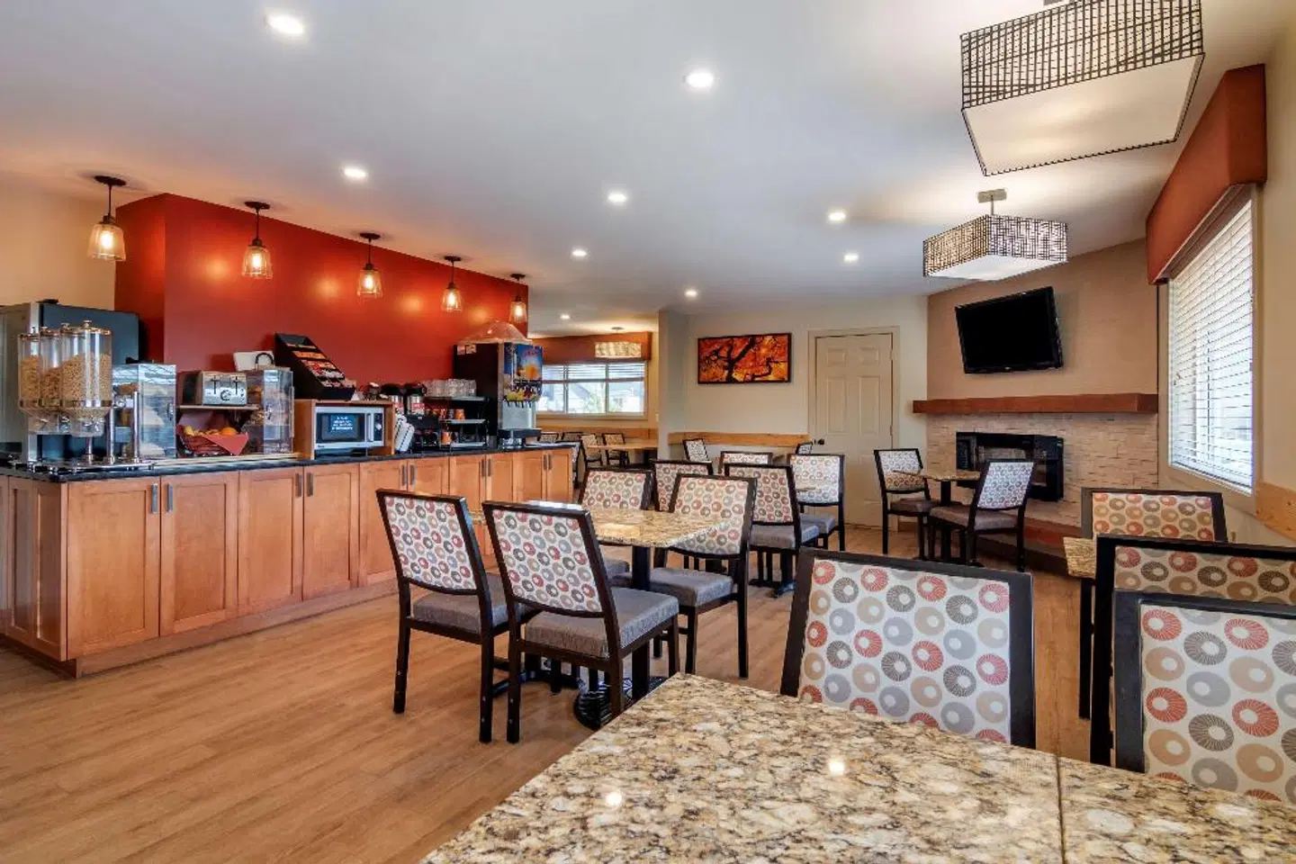 SureStay Plus Hotel by Best Western Salmon Arm Restaurant