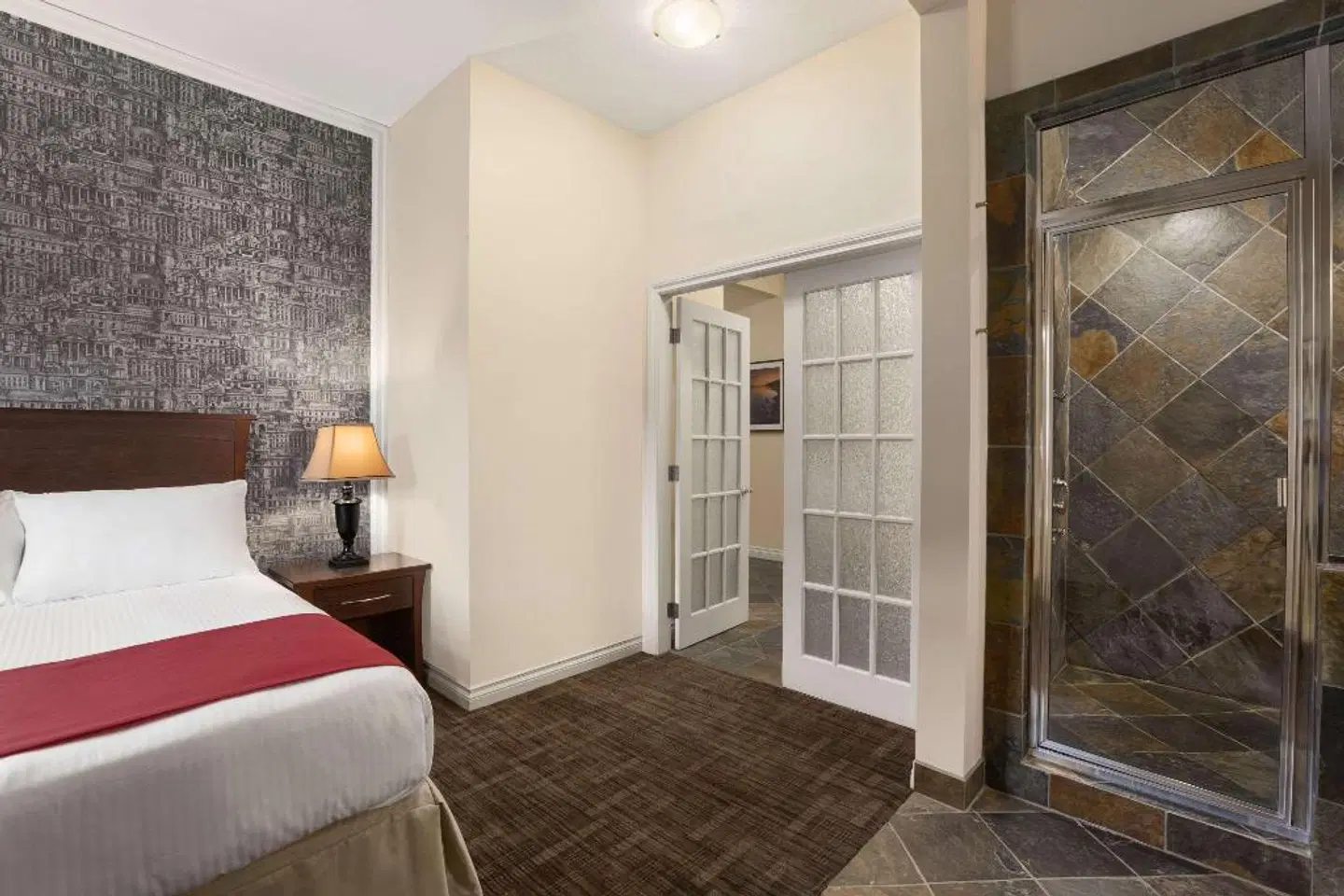 Days Inn & Suites by Wyndham Revelstoke ROOM_EXAMPLE