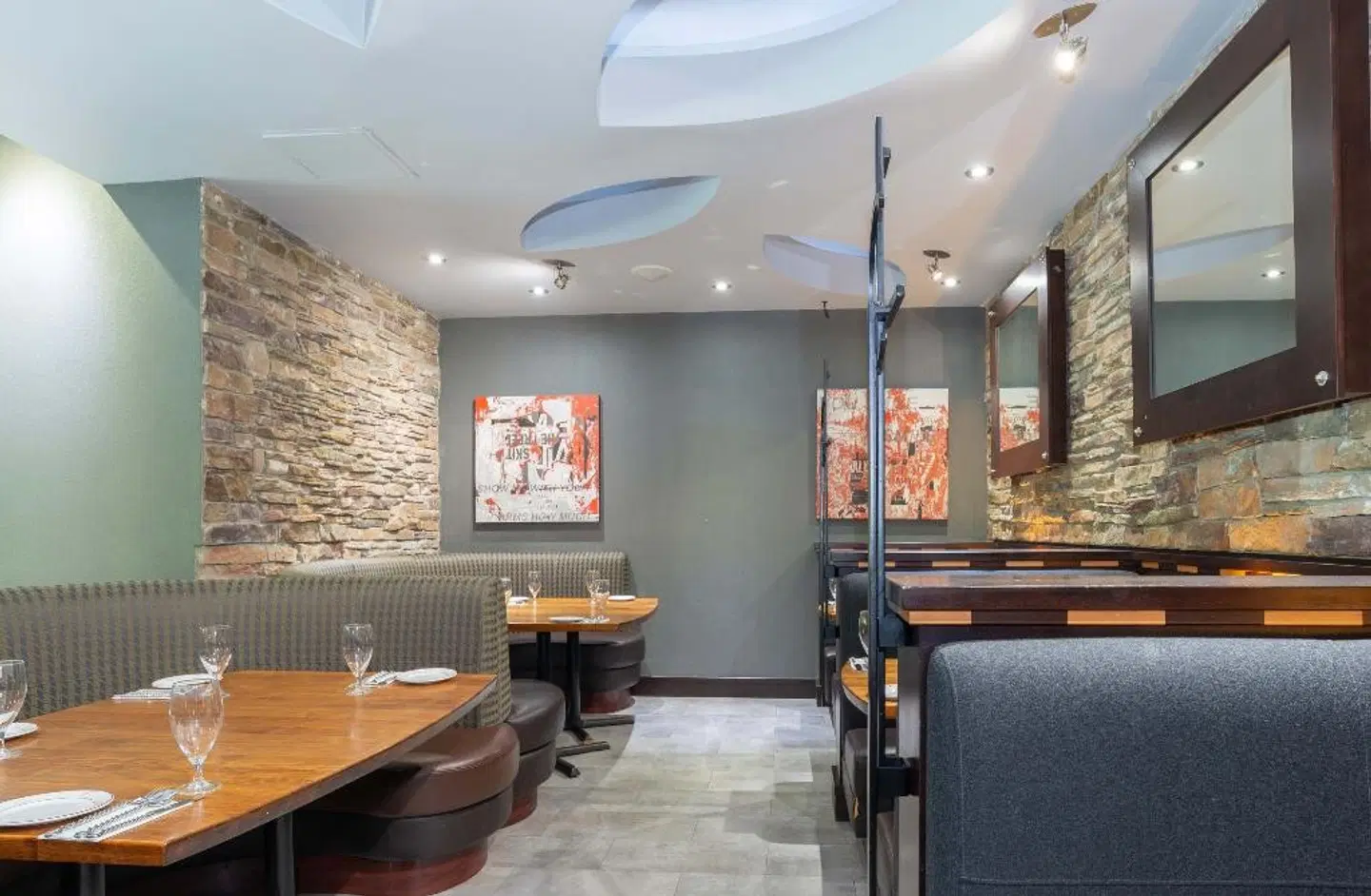 Sandman Signature Surrey-Guildford Suites Bar