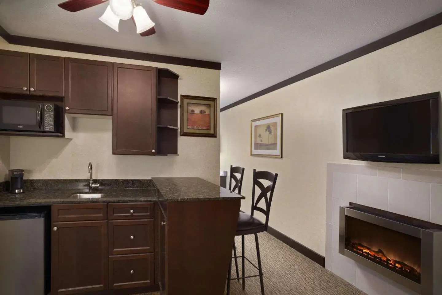 Days Inns & Suites Sault Ste. Marie ROOM_EXAMPLE
