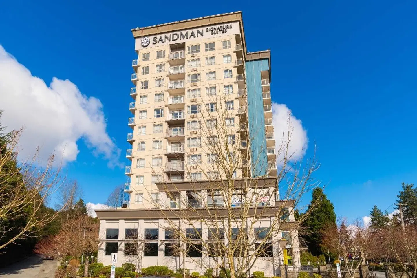Sandman Signature Surrey-Guildford Suites EXTERIOR
