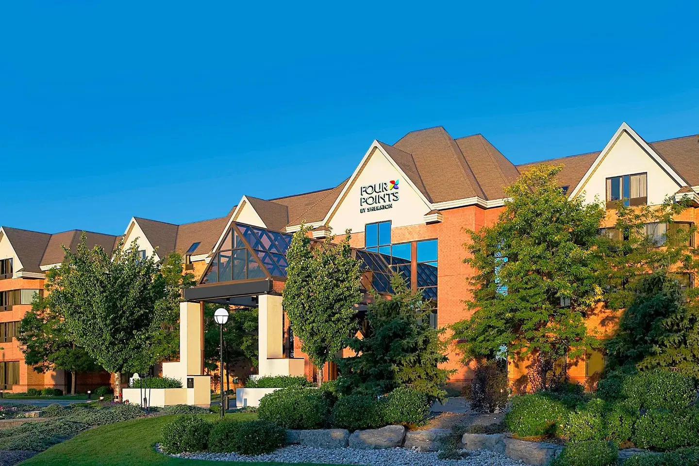 Four Points by Sheraton St. Catharines Niagara Suites EXTERIOR