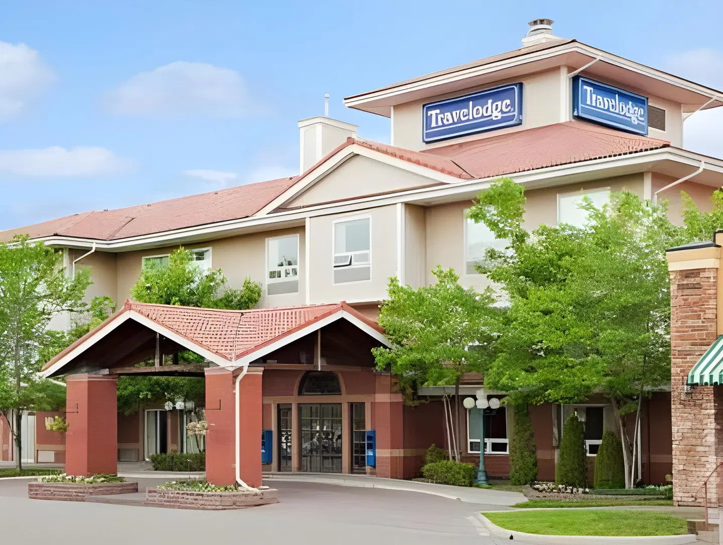 Travelodge by Wyndham Sudbury EXTERIOR