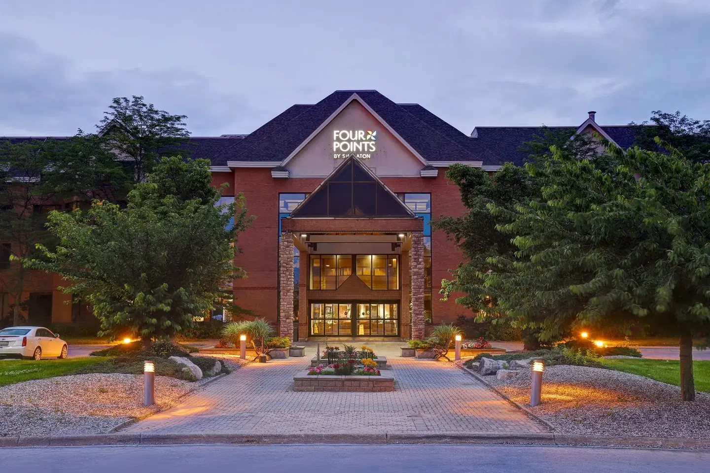 Four Points by Sheraton St. Catharines Niagara Suites EXTERIOR