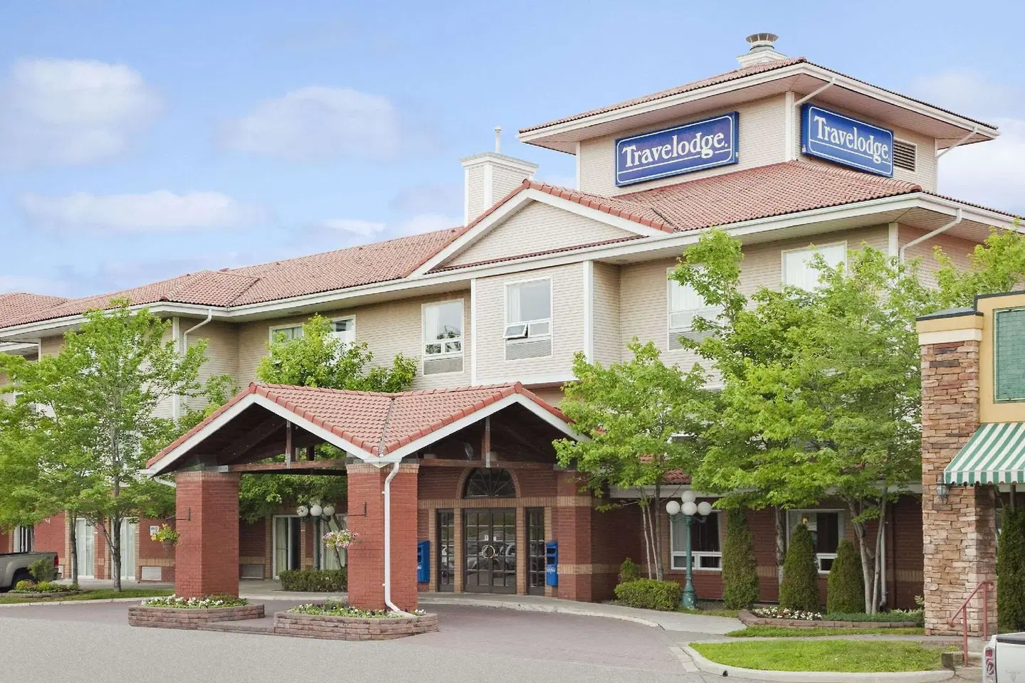 Travelodge by Wyndham Sudbury EXTERIOR