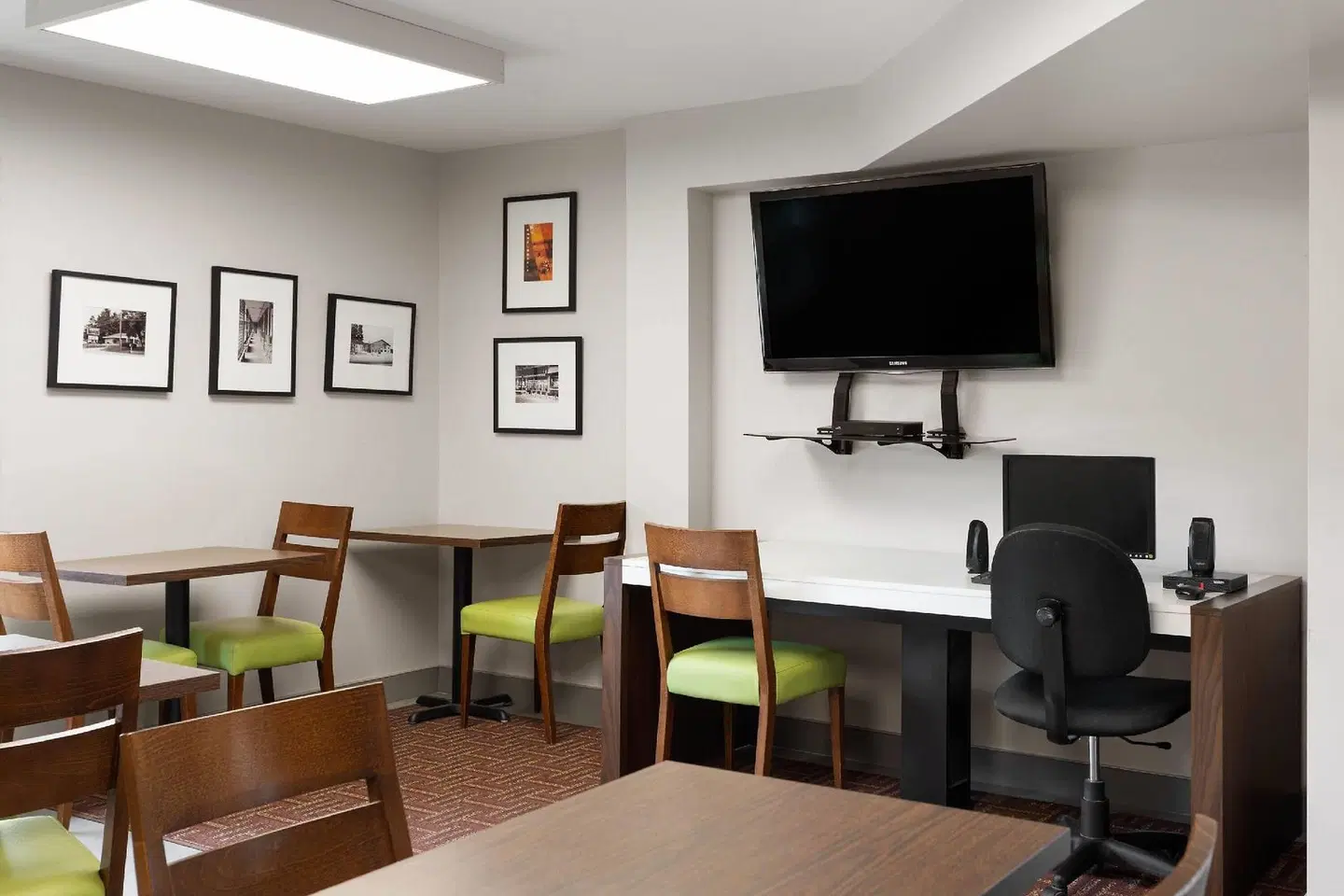 Super 8 by Wyndham Sault Ste Marie On Konferenz