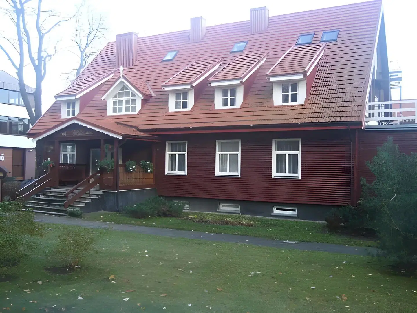 Raze EXTERIOR