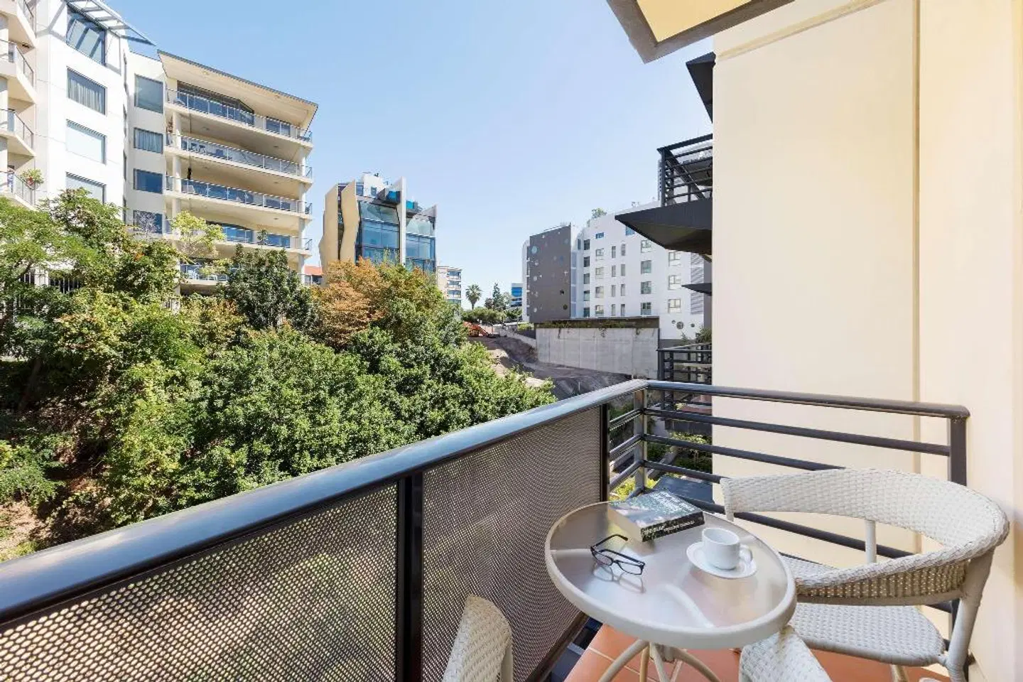 Mounts Bay Waters Apartment Hotel Terrasse