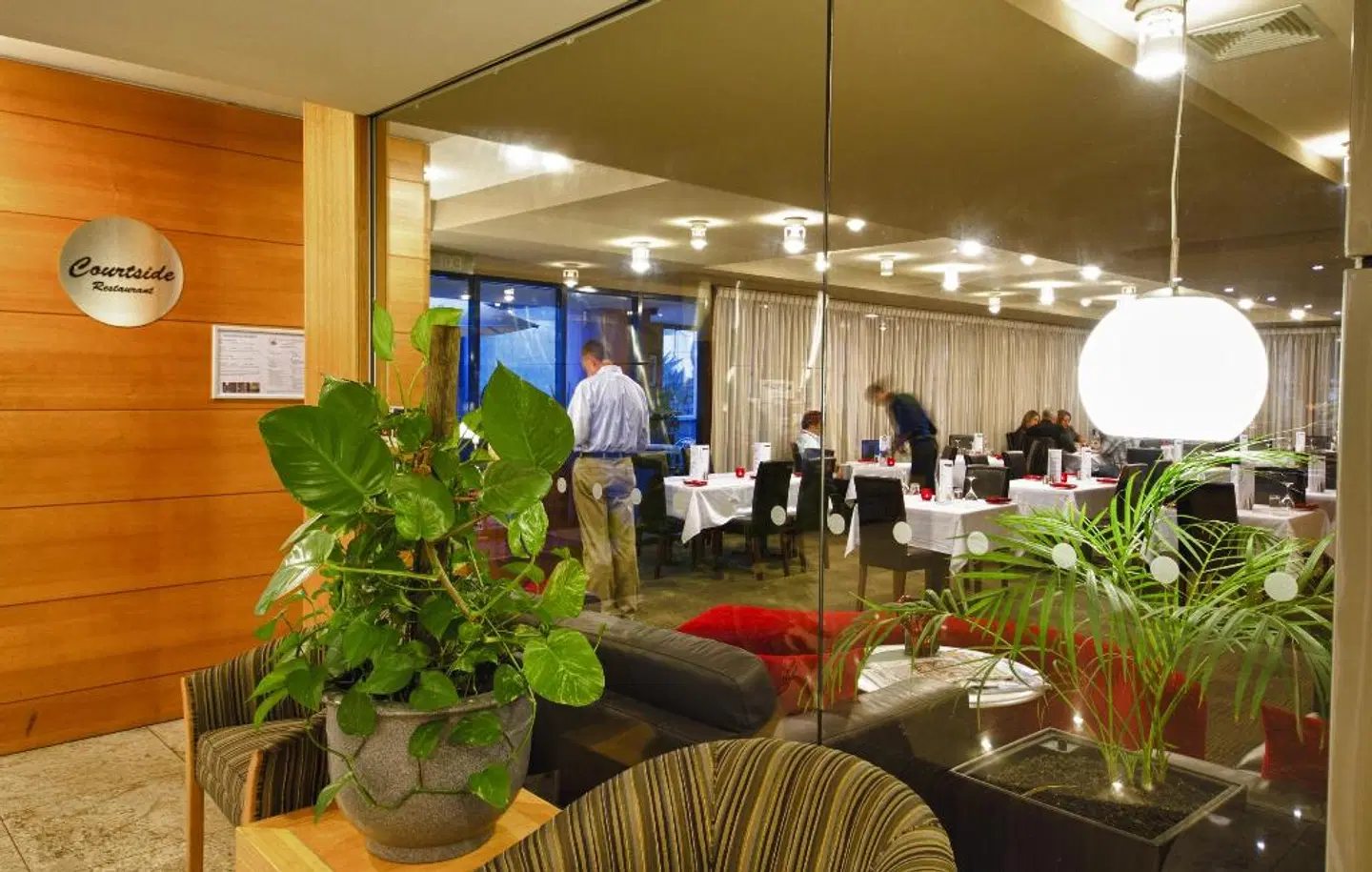Mounts Bay Waters Apartment Hotel Bar