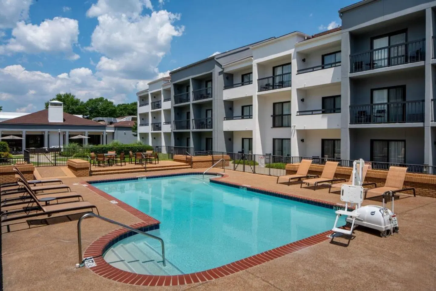 Courtyard by Marriott Nashville Brentwood OUTDOOR_POOL