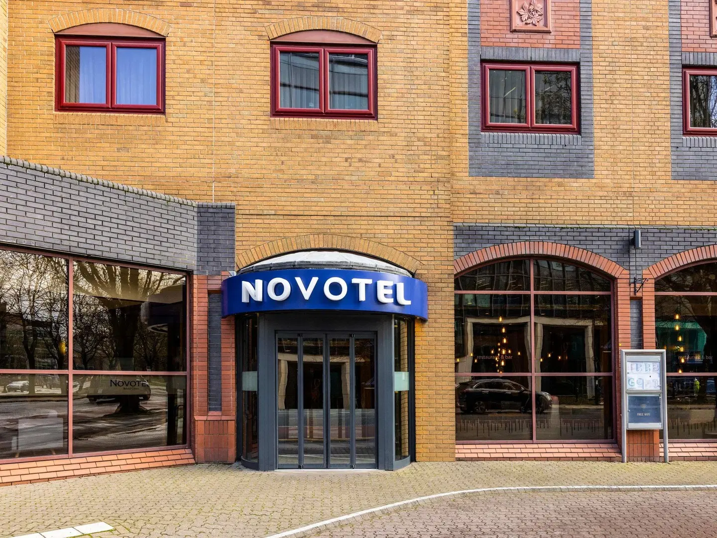 Novotel Bristol Centre Hotel EXTERIOR