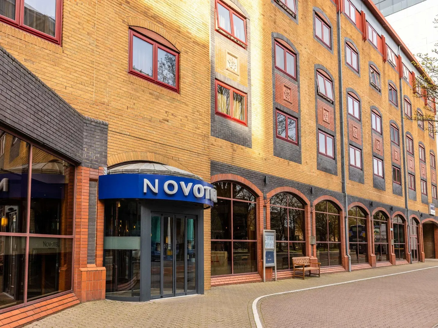 Novotel Bristol Centre Hotel EXTERIOR