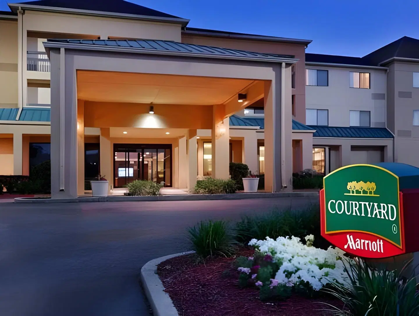 Courtyard by Marriott Mobile EXTERIOR