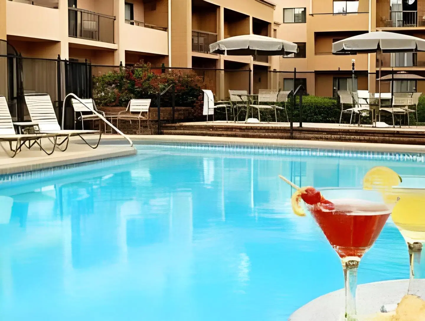Courtyard by Marriott Birmingham Homewood OUTDOOR_POOL