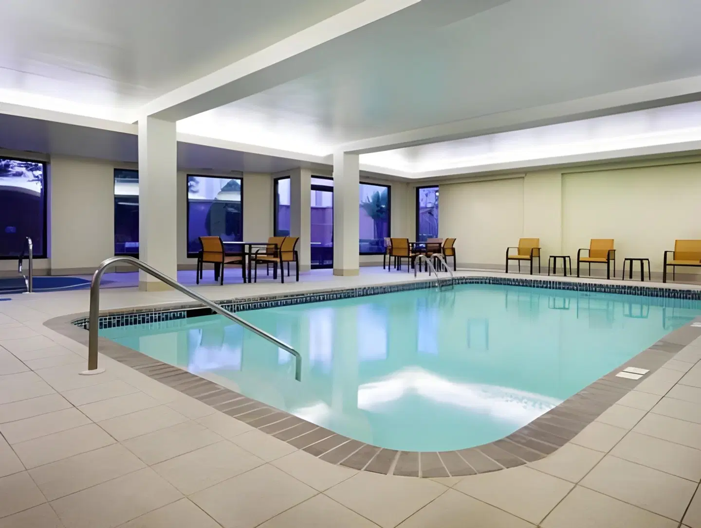 Courtyard by Marriott Mobile Hallenbad