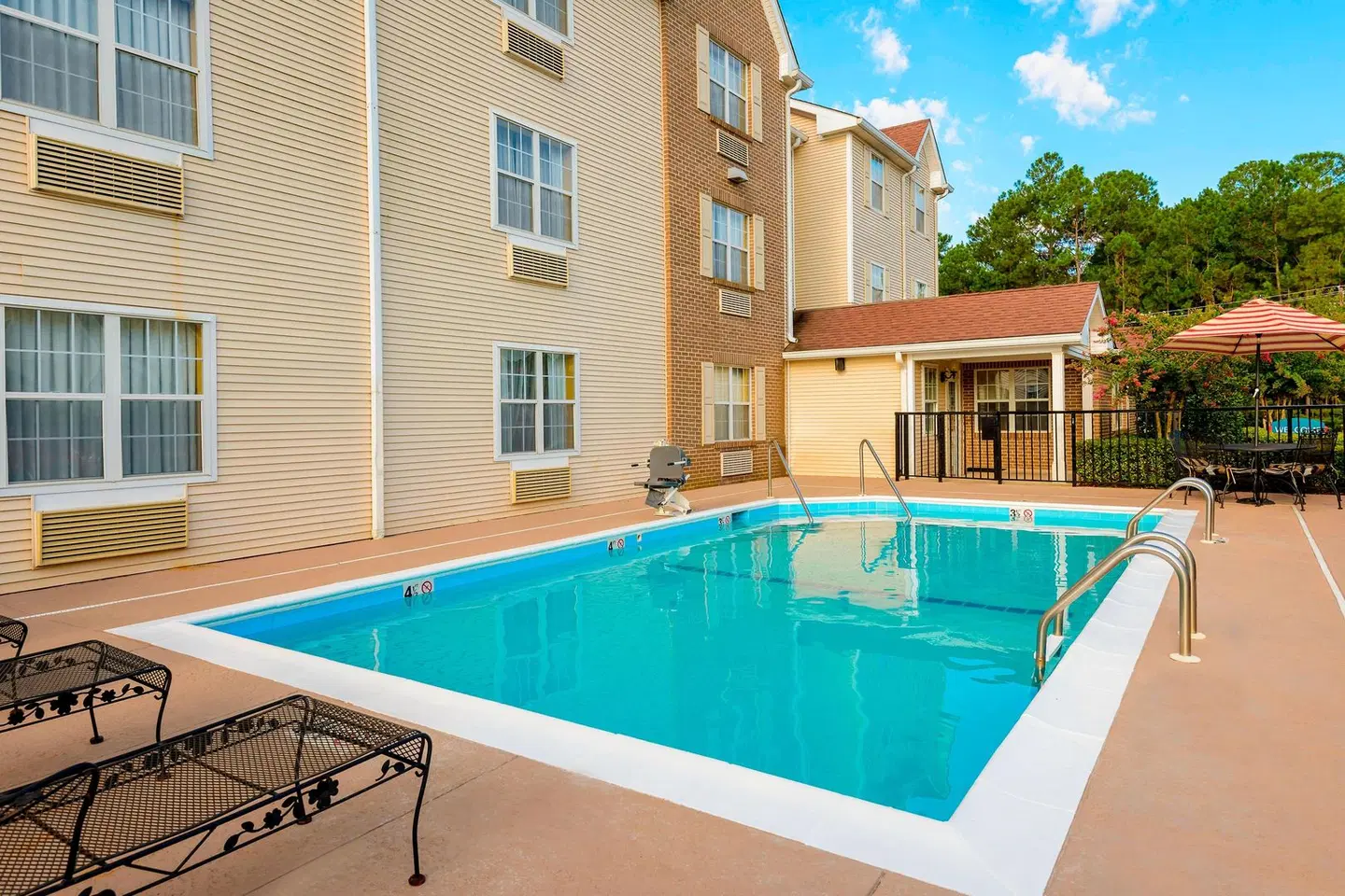 TownePlace Suites by Marriott Mobile OUTDOOR_POOL