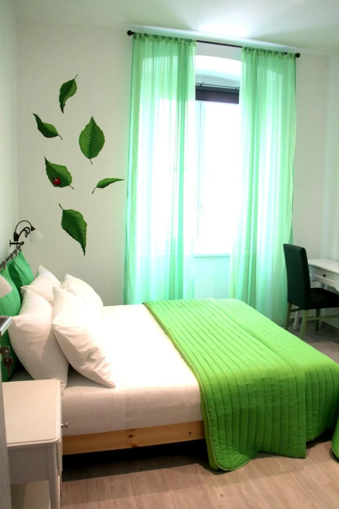 Grab a Room in Rossetti ROOM_EXAMPLE