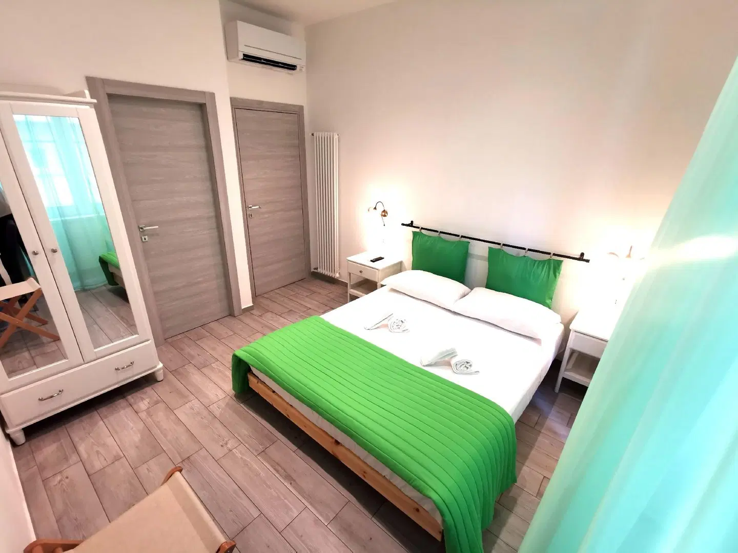 Grab a Room in Rossetti ROOM_EXAMPLE