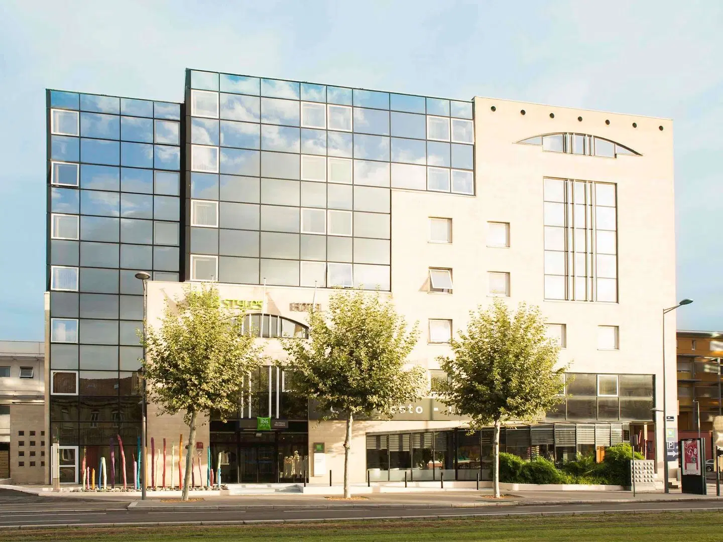 ibis Styles Bordeaux Meriadeck EXTERIOR