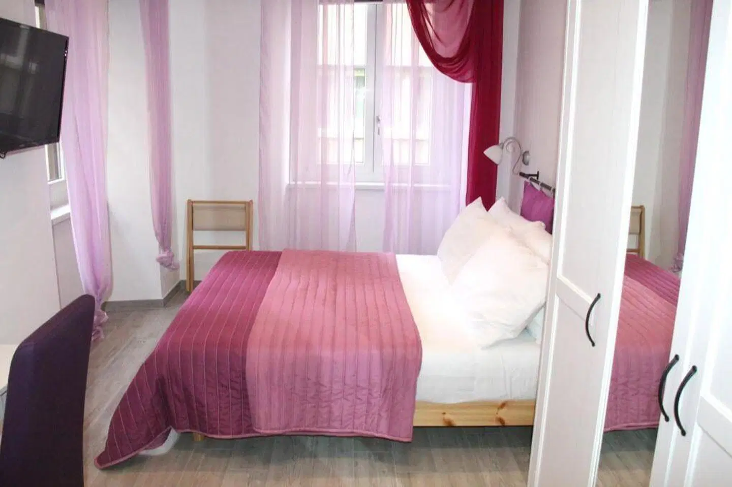 Grab a Room in Rossetti ROOM_EXAMPLE