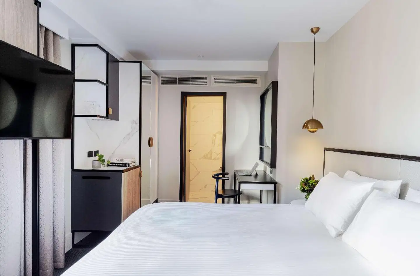 Brady Hotels Jones Lane ROOM_EXAMPLE