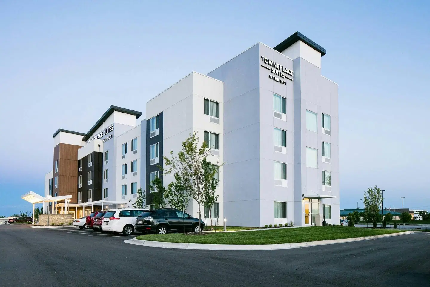 TownePlace Suites by Marriott Kansas City Airport EXTERIOR