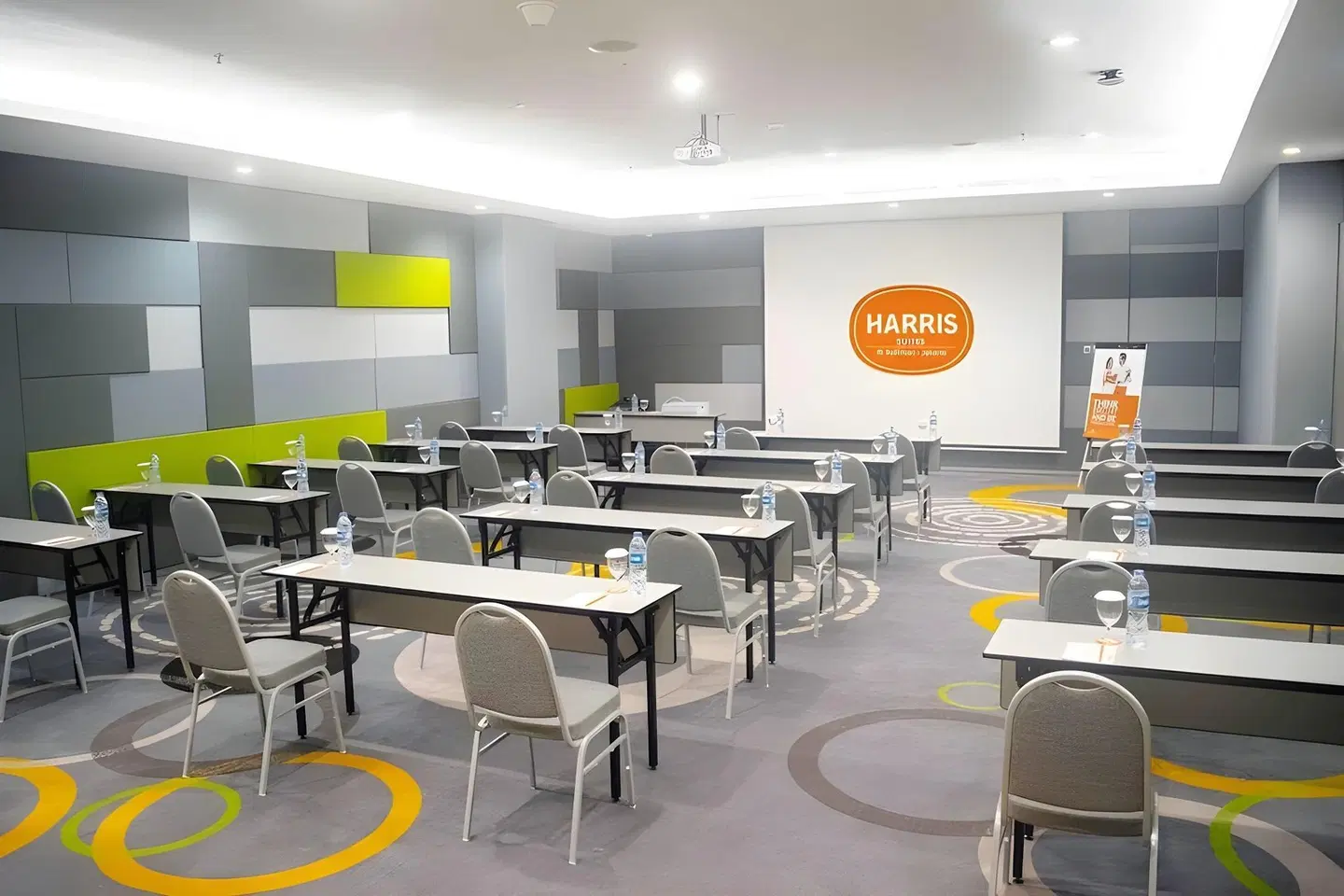 HARRIS Suites fX Sudirman Konferenz