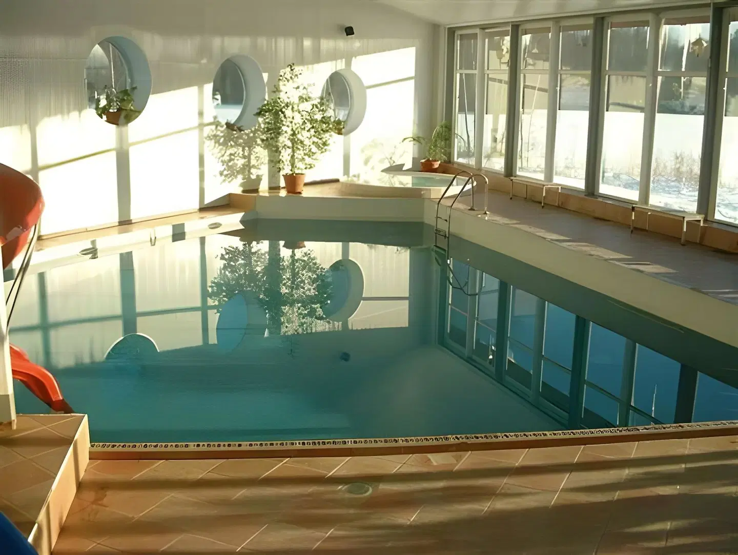 Hotel Laagna Spa & Resort Hallenbad