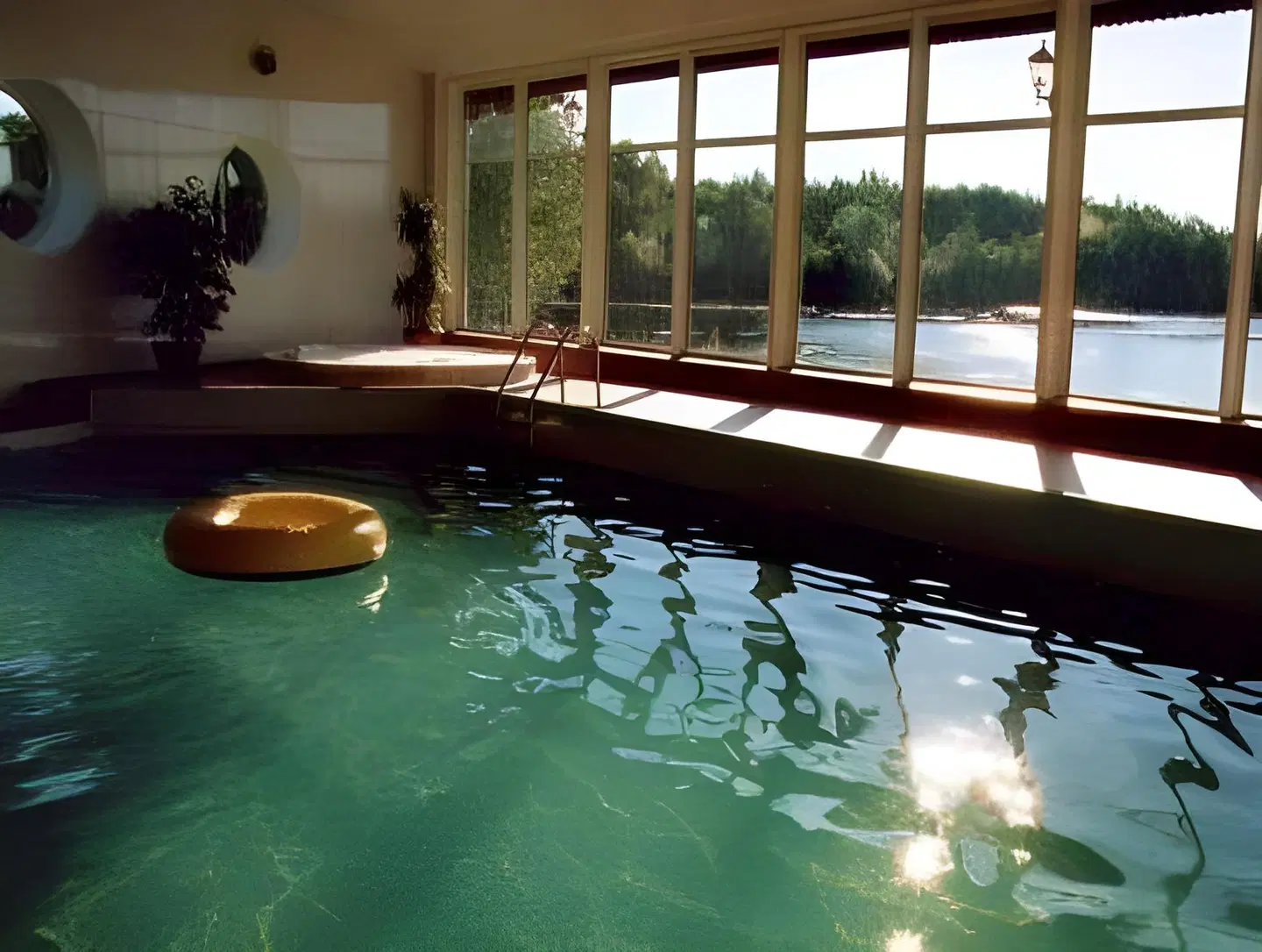 Hotel Laagna Spa & Resort Hallenbad