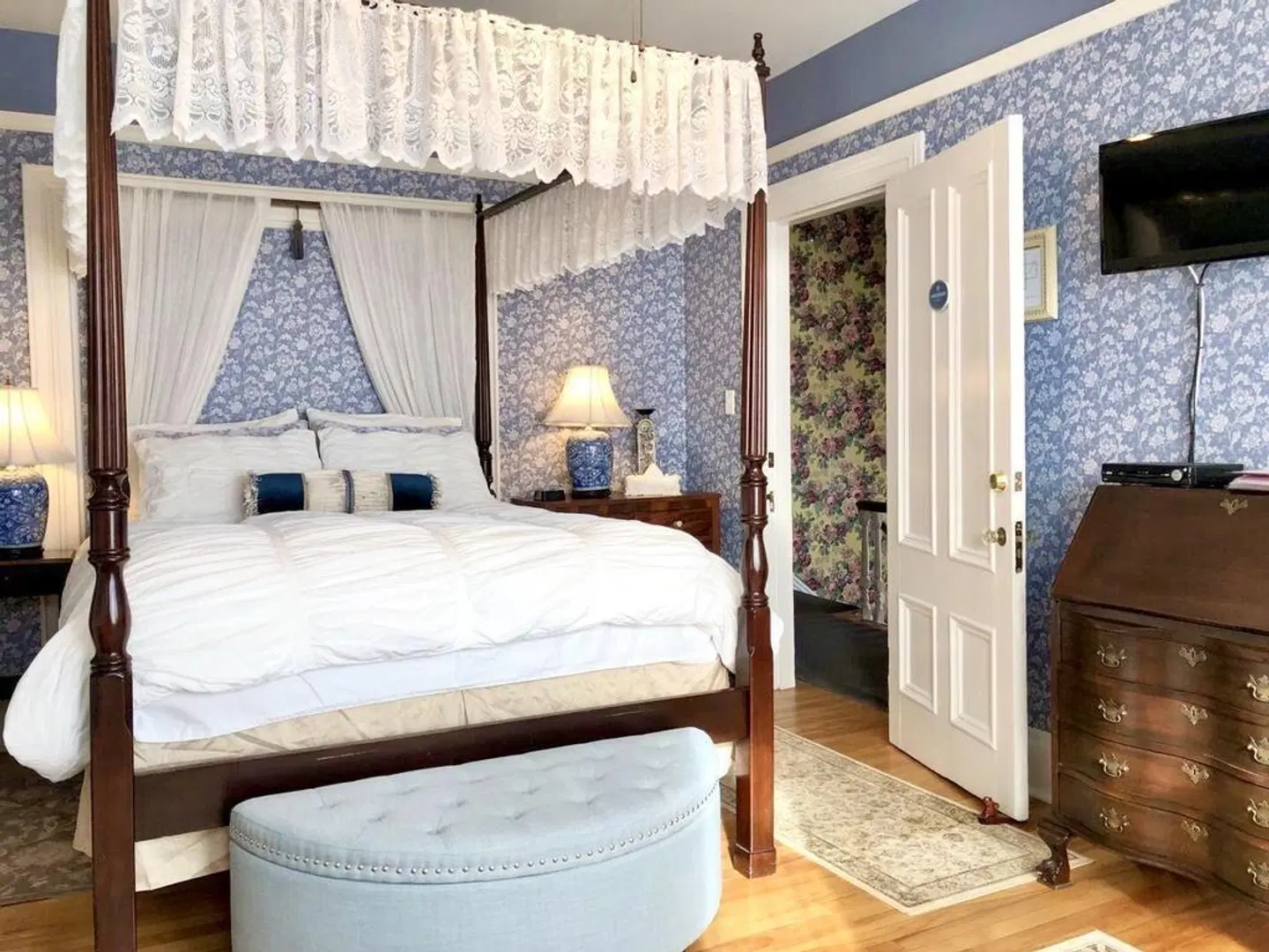 Charlotte's Rose Inn ROOM_EXAMPLE
