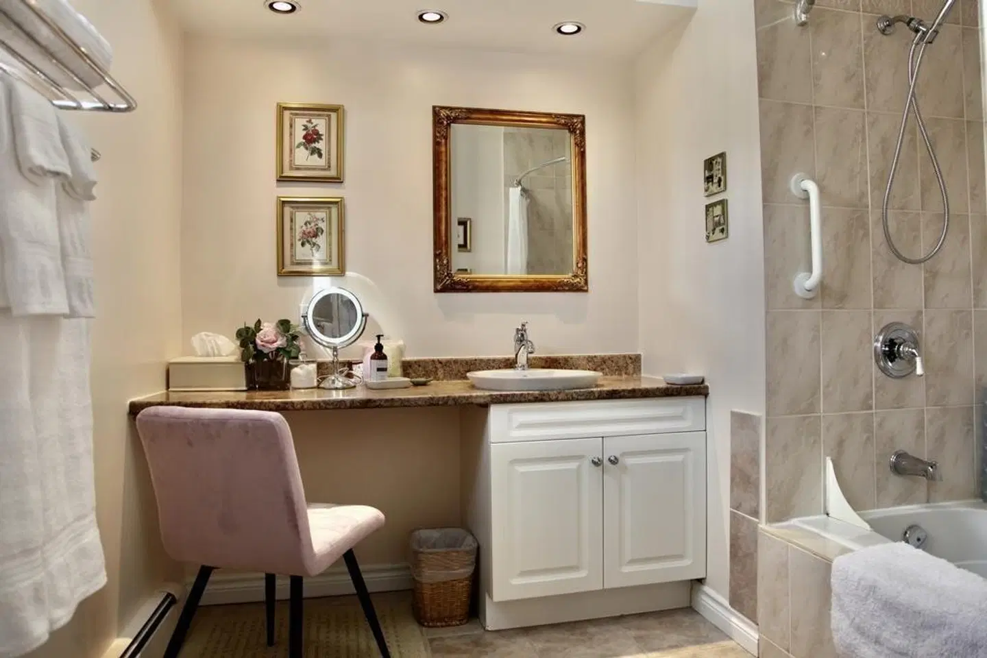 Charlotte's Rose Inn Badezimmer