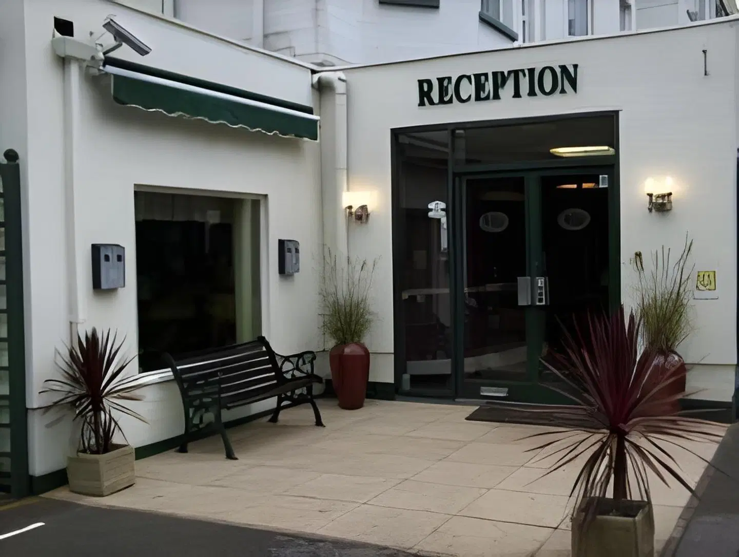 The Mayfair Hotel EXTERIOR