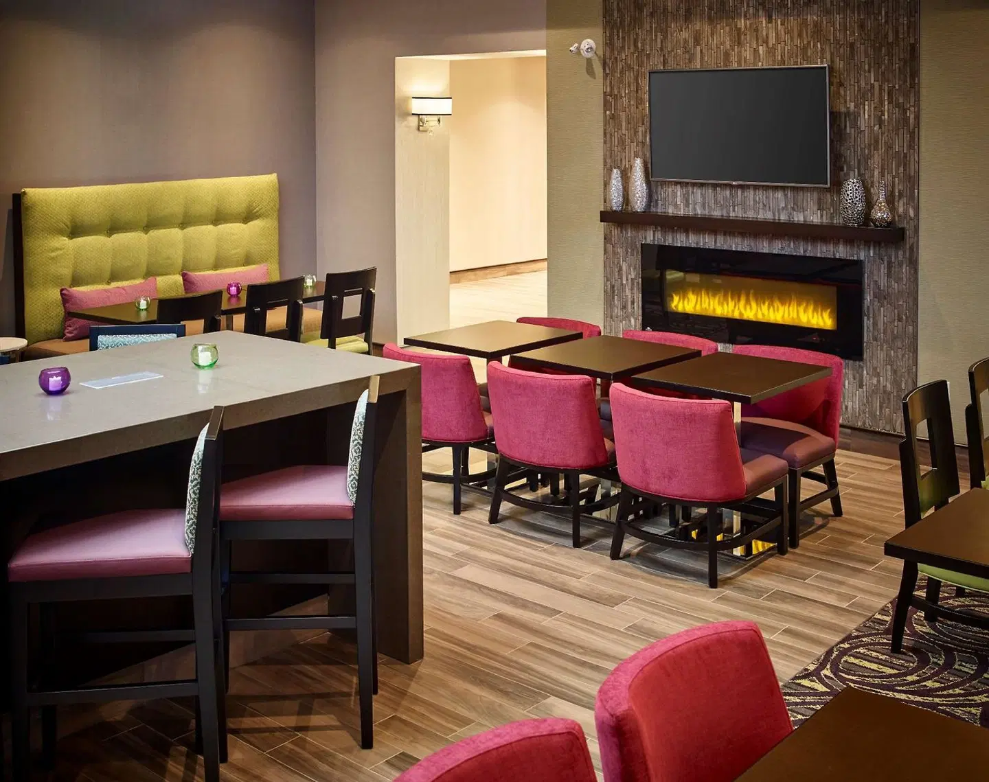 Hampton Inn by Hilton Timmins Bar