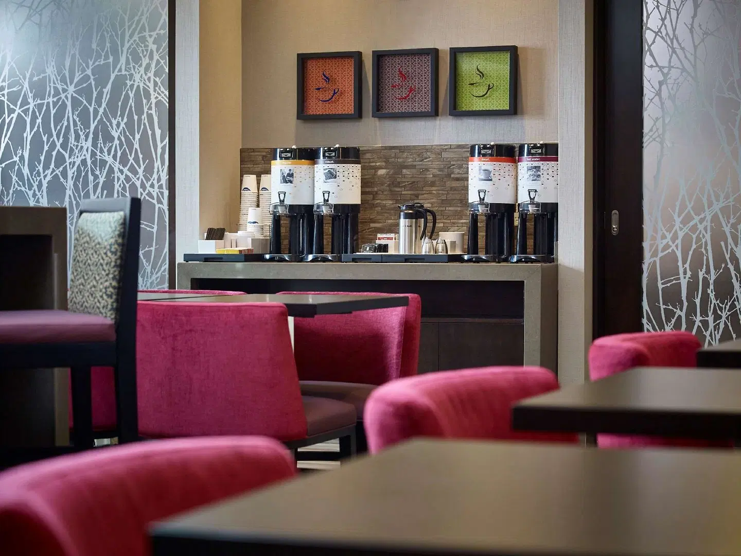 Hampton Inn by Hilton Timmins Bar