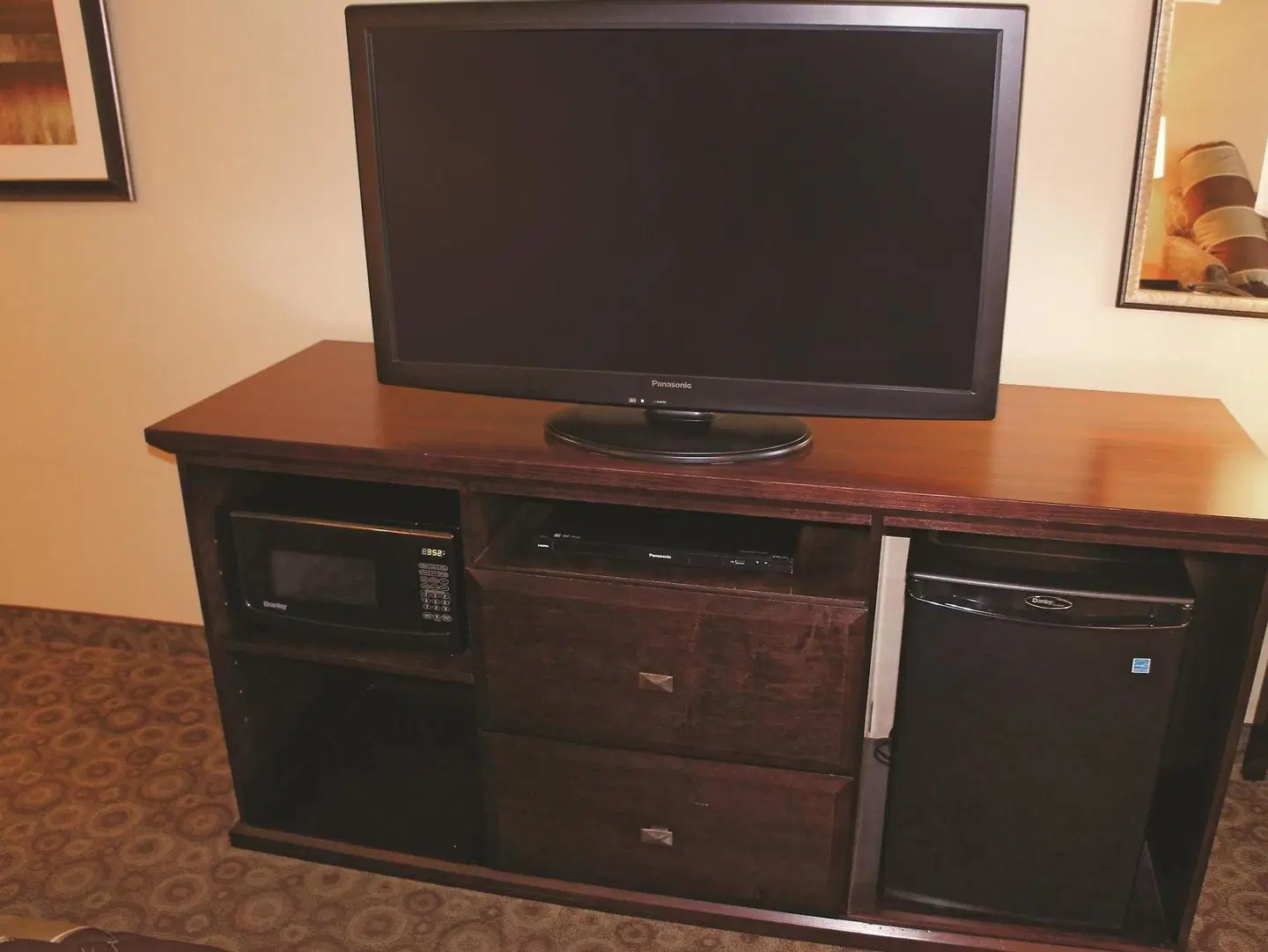 La Quinta Inn & Suites by Wyndham Dickinson ROOM_EXAMPLE