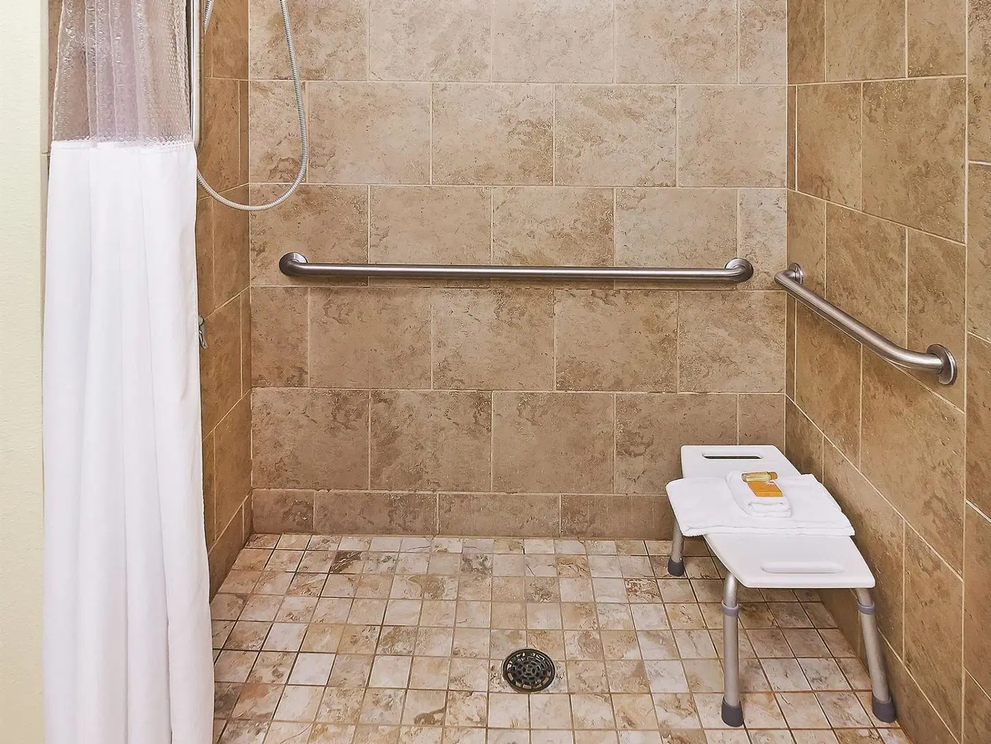 La Quinta Inn & Suites by Wyndham Dickinson Badezimmer