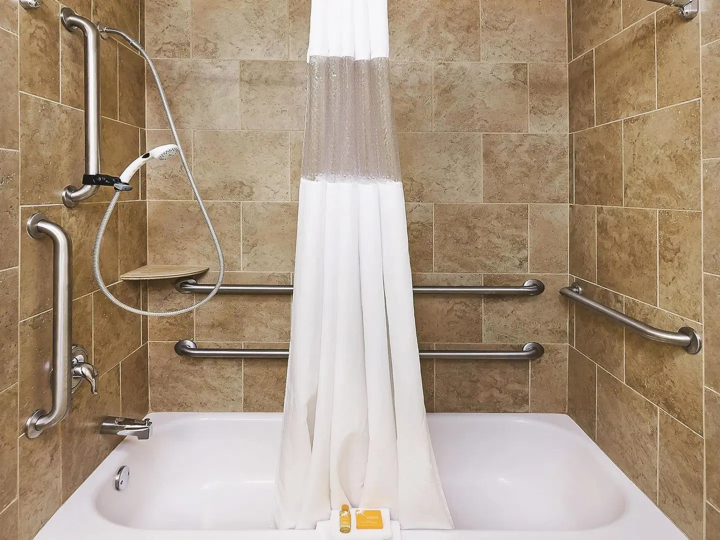 La Quinta Inn & Suites by Wyndham Dickinson Badezimmer