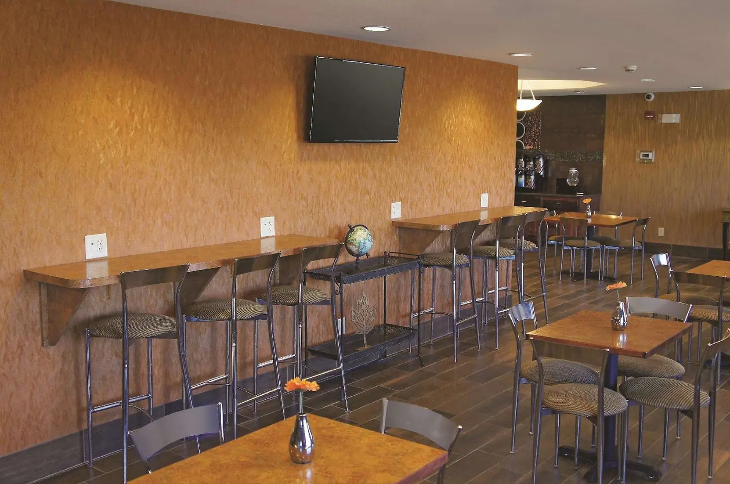 La Quinta Inn & Suites by Wyndham Dickinson Bar