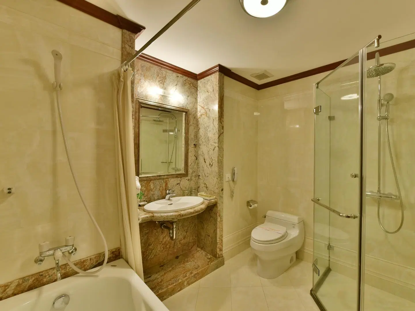 Golden Rice Hotel Hanoi Badezimmer